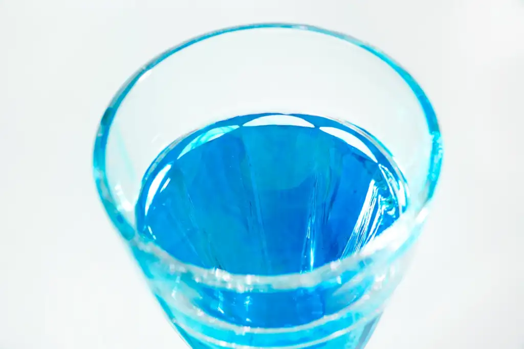 Water glass illustrating fluoride concerns and the role of RO filtration