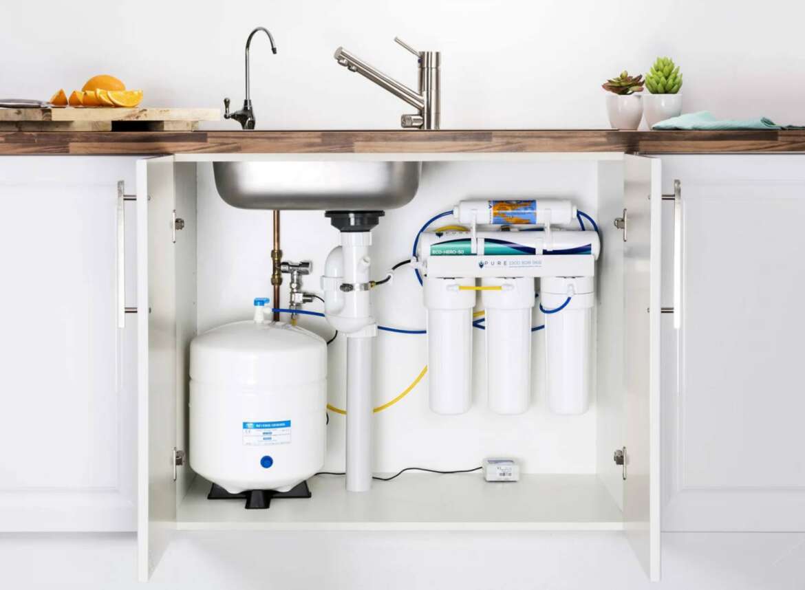 Under the kitchen sink reverse osmosis filter system
