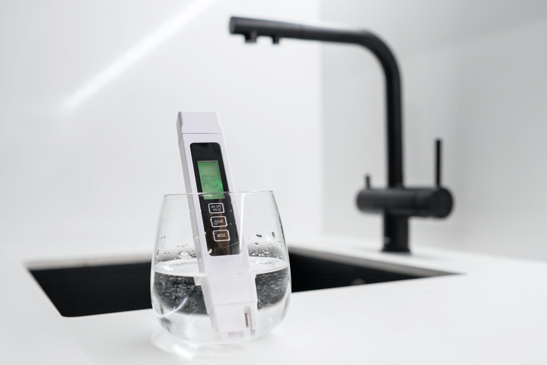 High TDS test in a glass of water