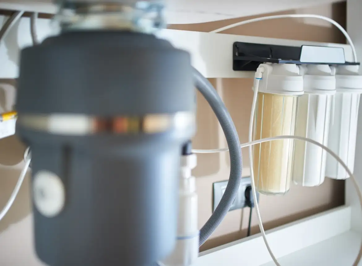 Under the sink reverse osmosis filter